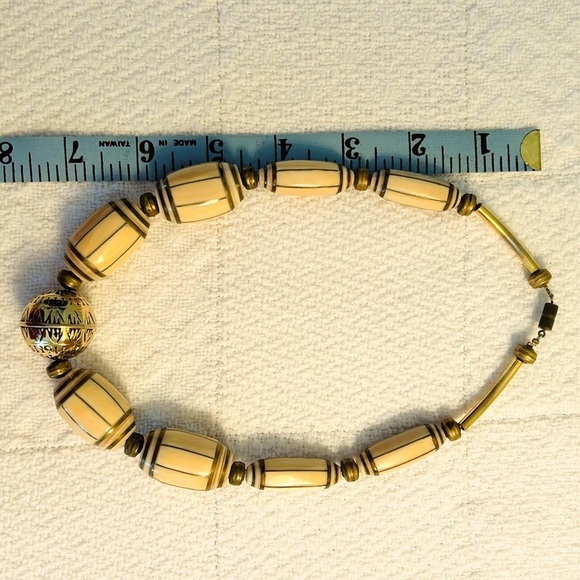 Vintage 80s Chunky Necklace Cream and Gold Choker with Bold Beads Handmade - Picture 8 of 10